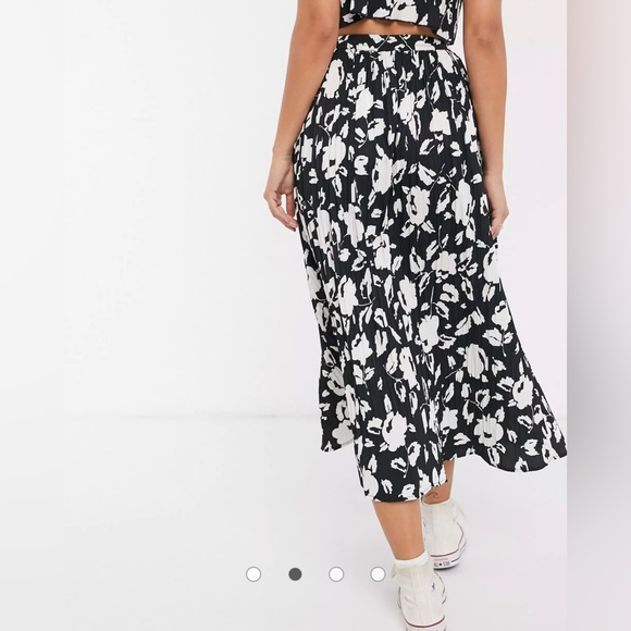 ASOS 2 piece black and white top and skirt set - Picture 5 of 9